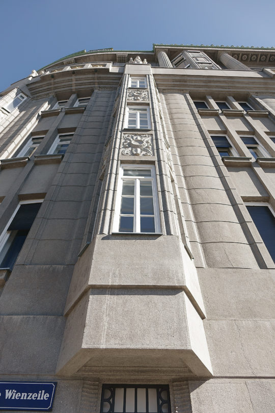 WienerKomfortFenster - Fassadenfoto sanierter Kastenfenster unter Denkmalschutz