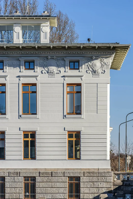 Ausschnitt der Westfassade vom Schleusengebäude